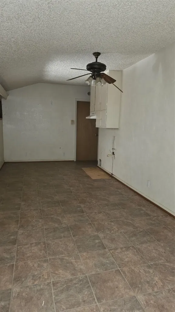 313 N Pearl Street Trenton TX 75490