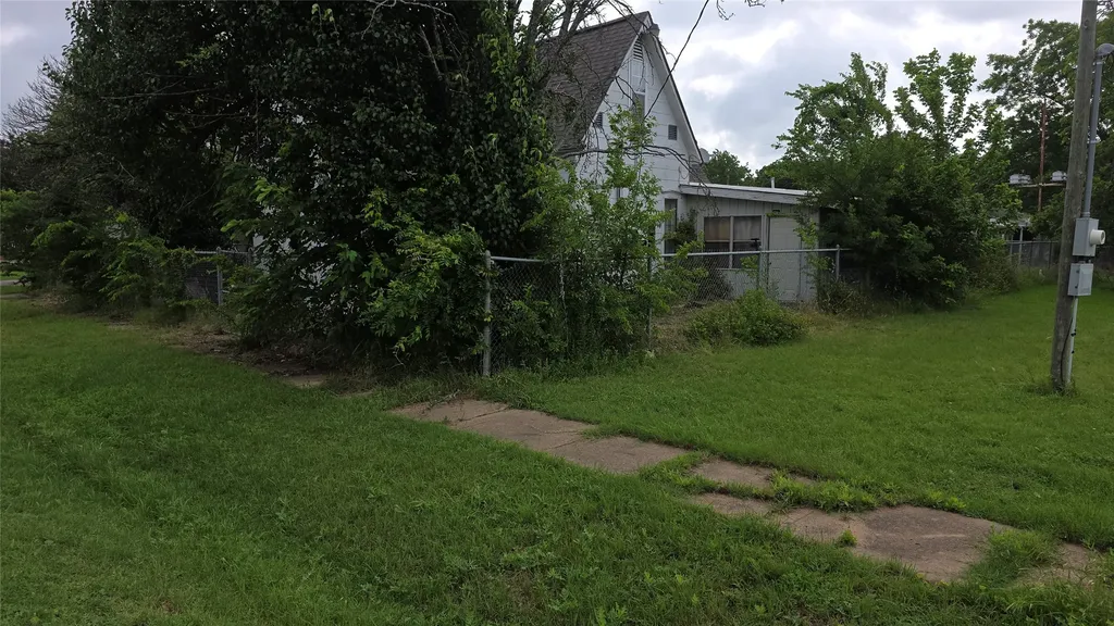 313 N Pearl Street Trenton TX 75490