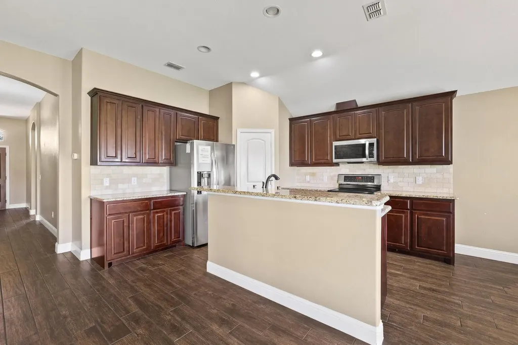 1208 Mary Ann Court Tioga TX 76271