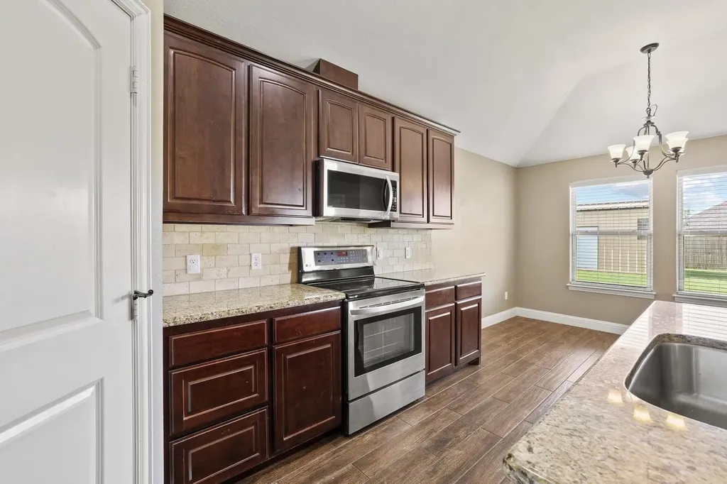 1208 Mary Ann Court Tioga TX 76271