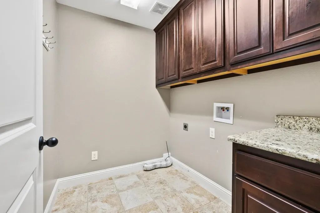 1208 Mary Ann Court Tioga TX 76271