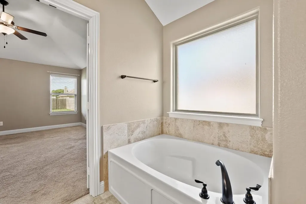1208 Mary Ann Court Tioga TX 76271