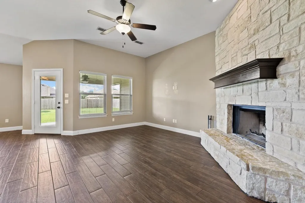 1208 Mary Ann Court Tioga TX 76271