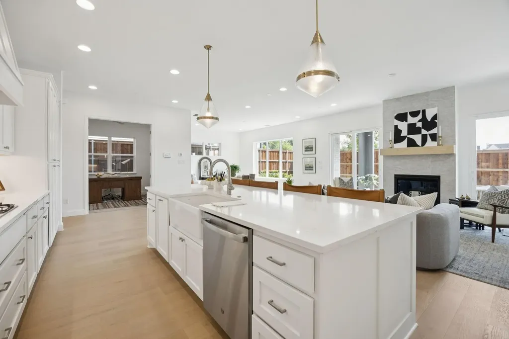9348 Charlie Lane Dallas TX 75238