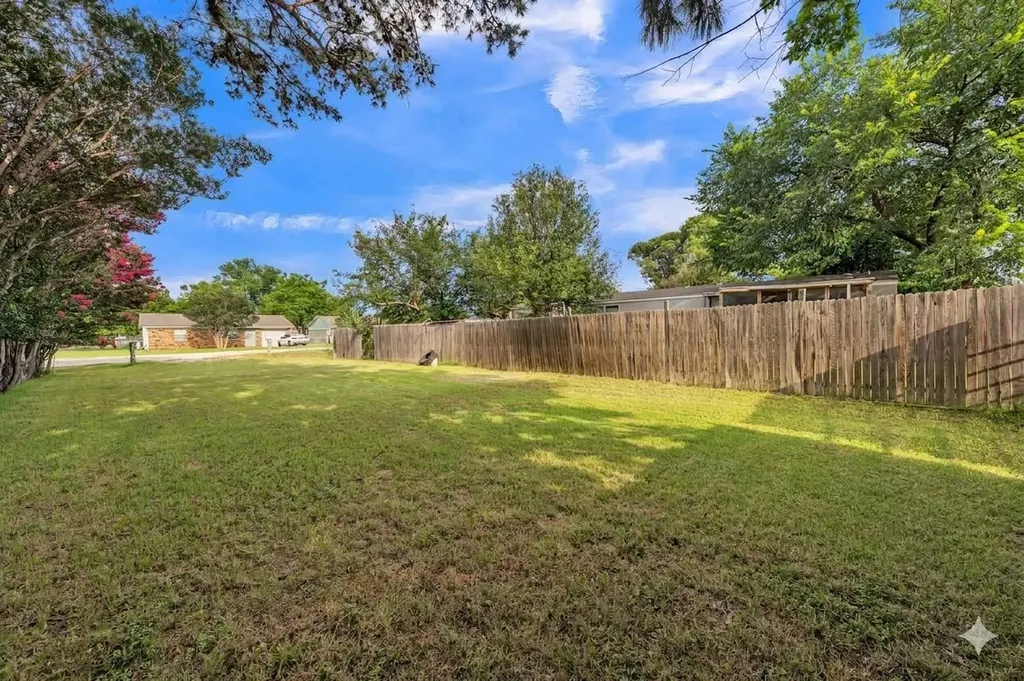 1909 Coral Road Pelican Bay TX 76020