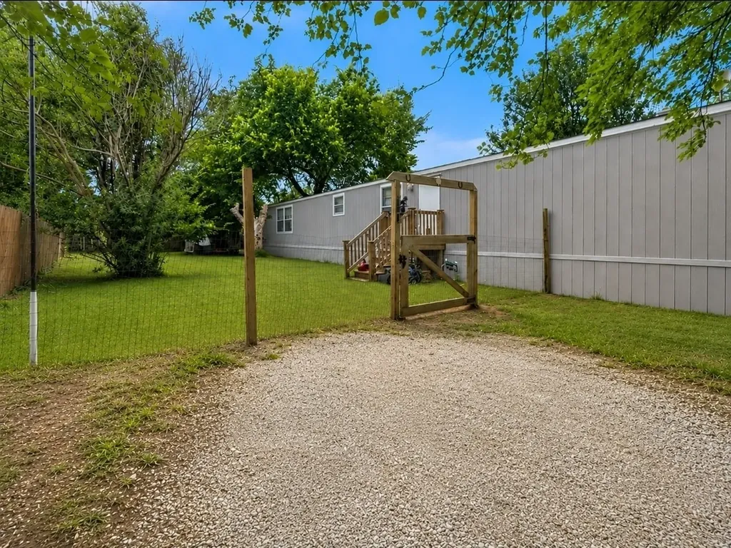 1909 Coral Road Pelican Bay TX 76020