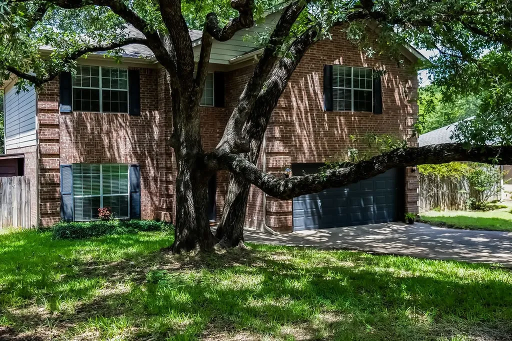 Weatherford TX, 2137 Country Brook Drive