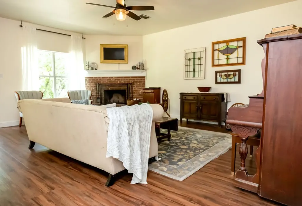 2137 Country Brook Drive Weatherford TX 76087
