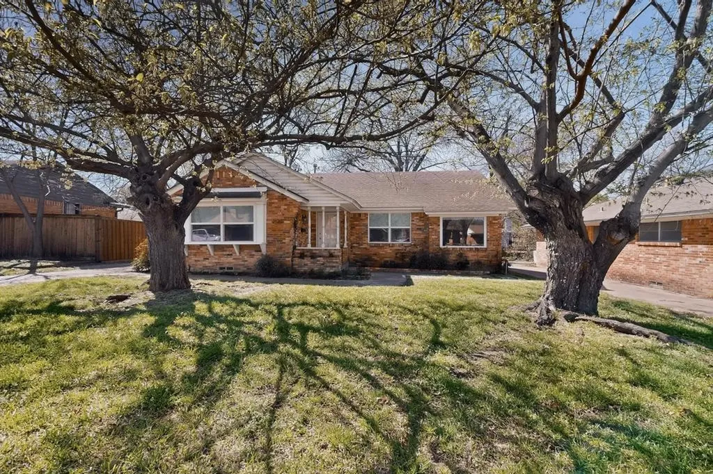 2120 Healey Drive Dallas TX 75228