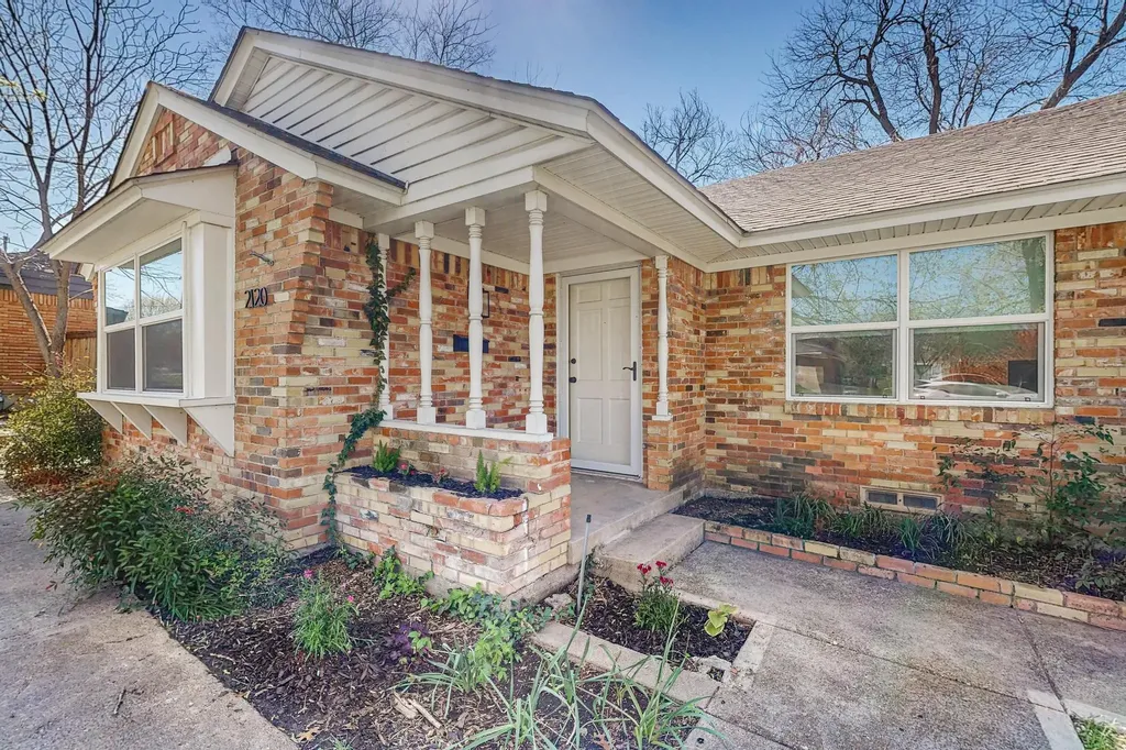 2120 Healey Drive Dallas TX 75228