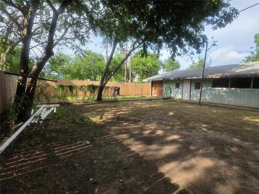 503 W Elm Street Olney TX 76374