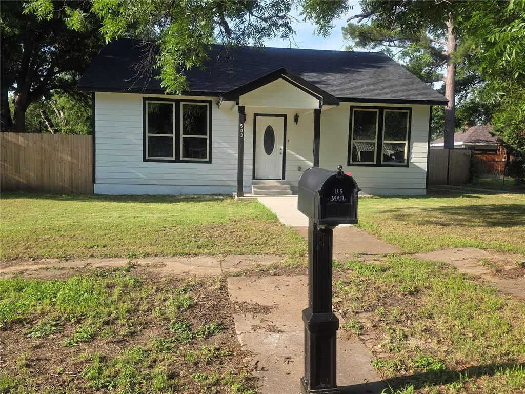 503 W Elm Street Olney TX 76374
