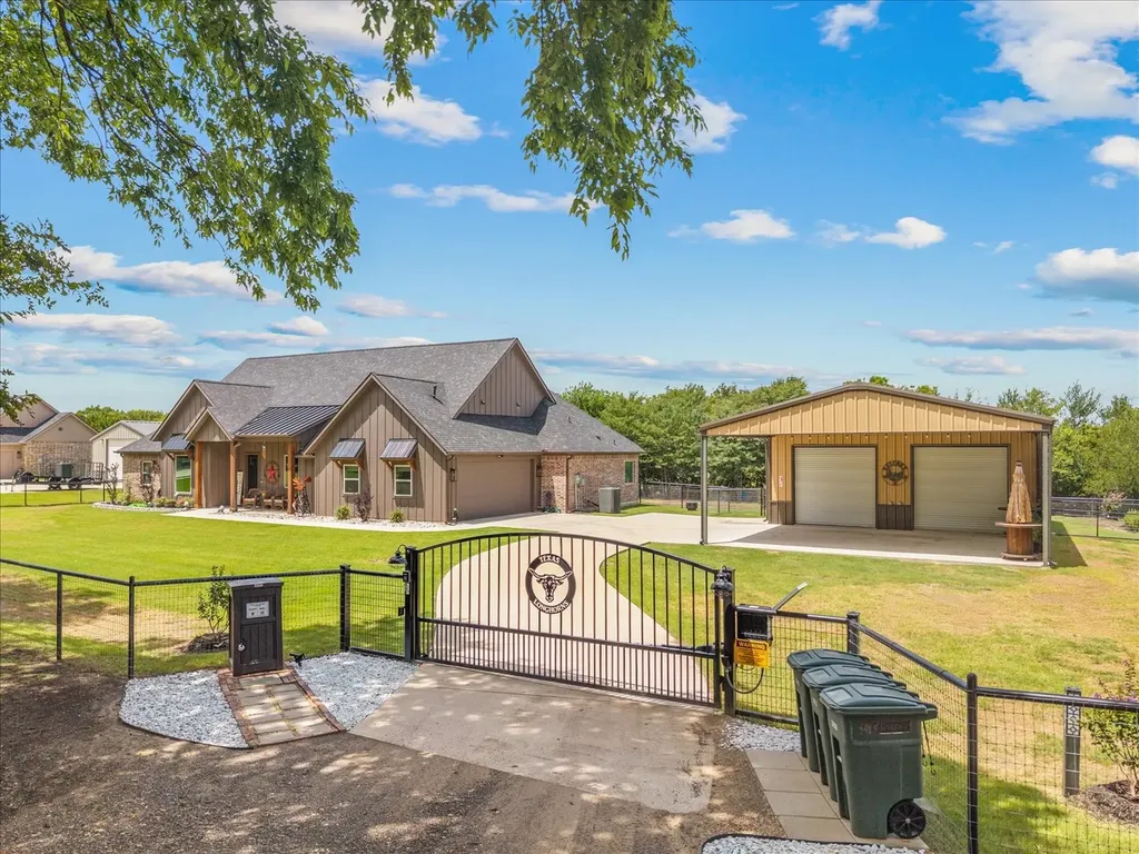 381 County Road 4945 Leonard TX 75452