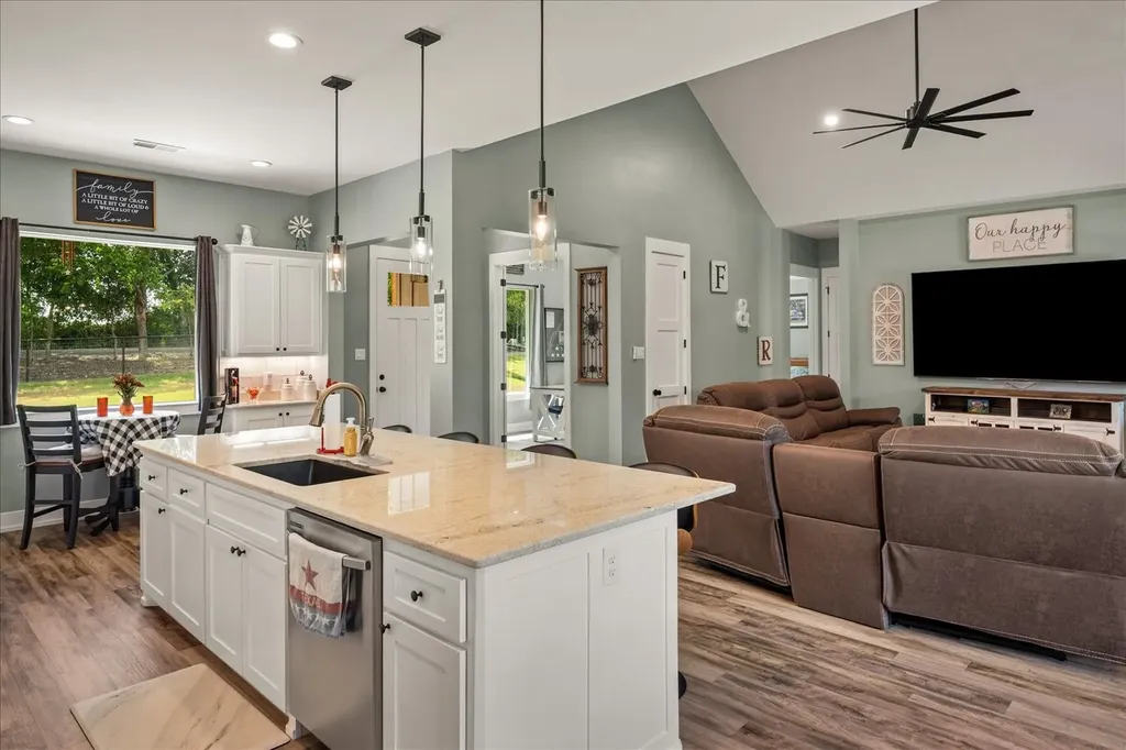 381 County Road 4945 Leonard TX 75452