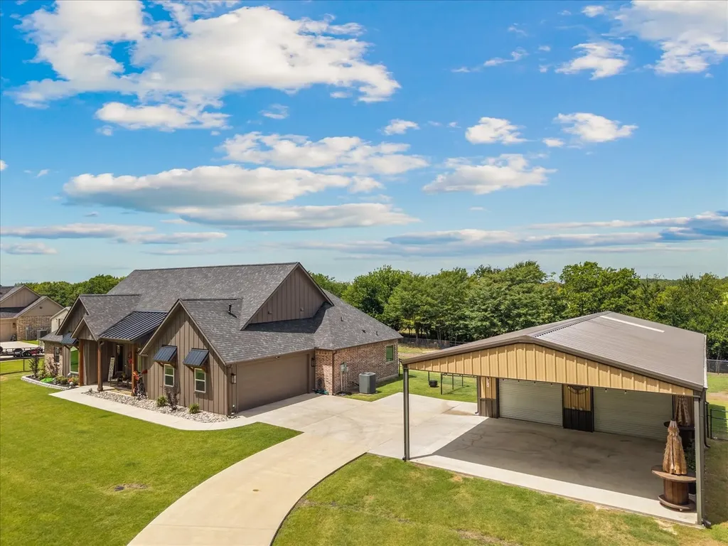 381 County Road 4945 Leonard TX 75452