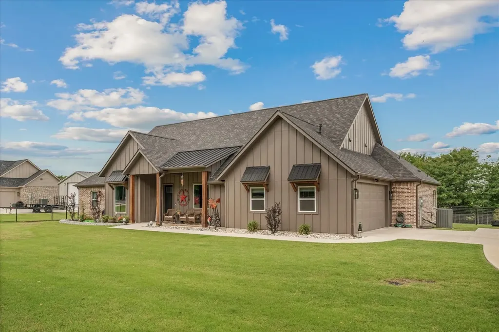 381 County Road 4945 Leonard TX 75452