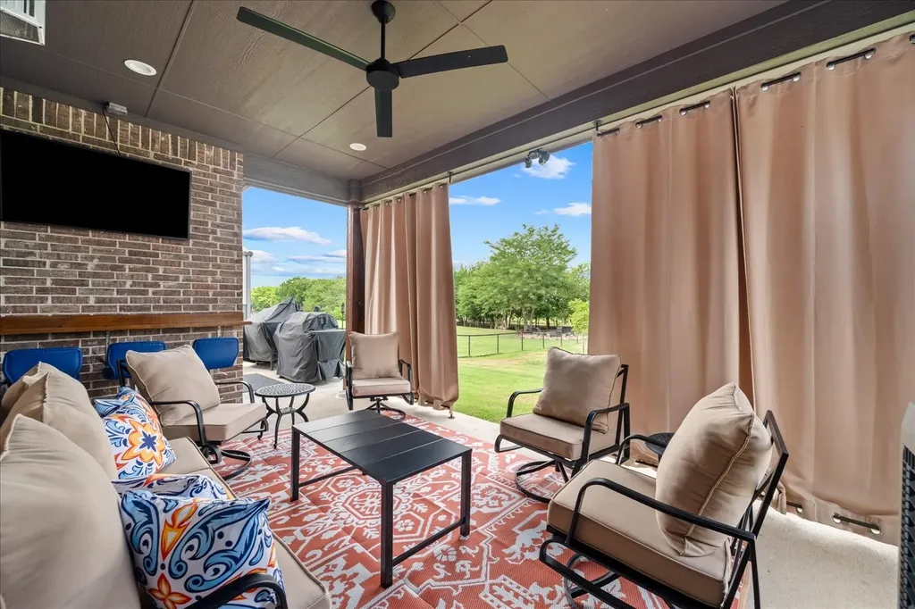 381 County Road 4945 Leonard TX 75452