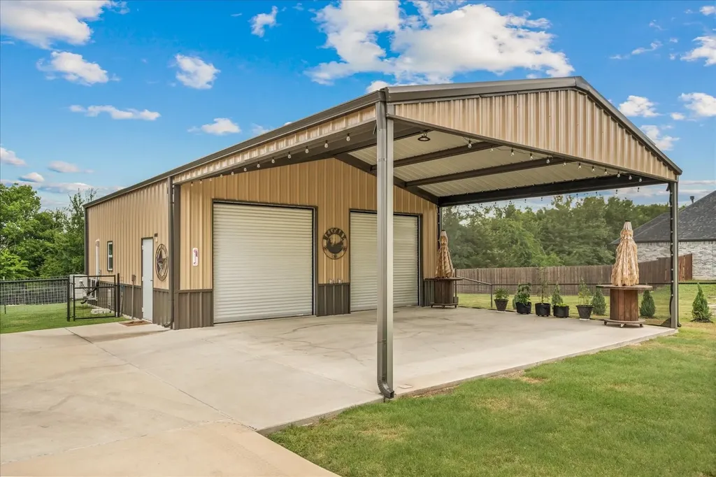 381 County Road 4945 Leonard TX 75452