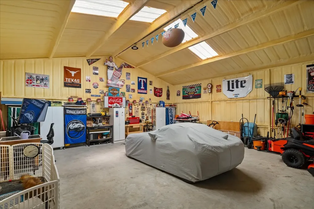 381 County Road 4945 Leonard TX 75452