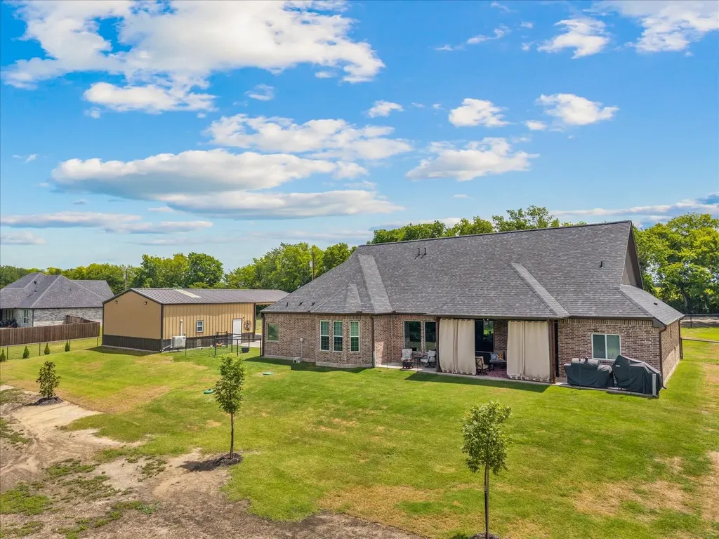 381 County Road 4945 Leonard TX 75452