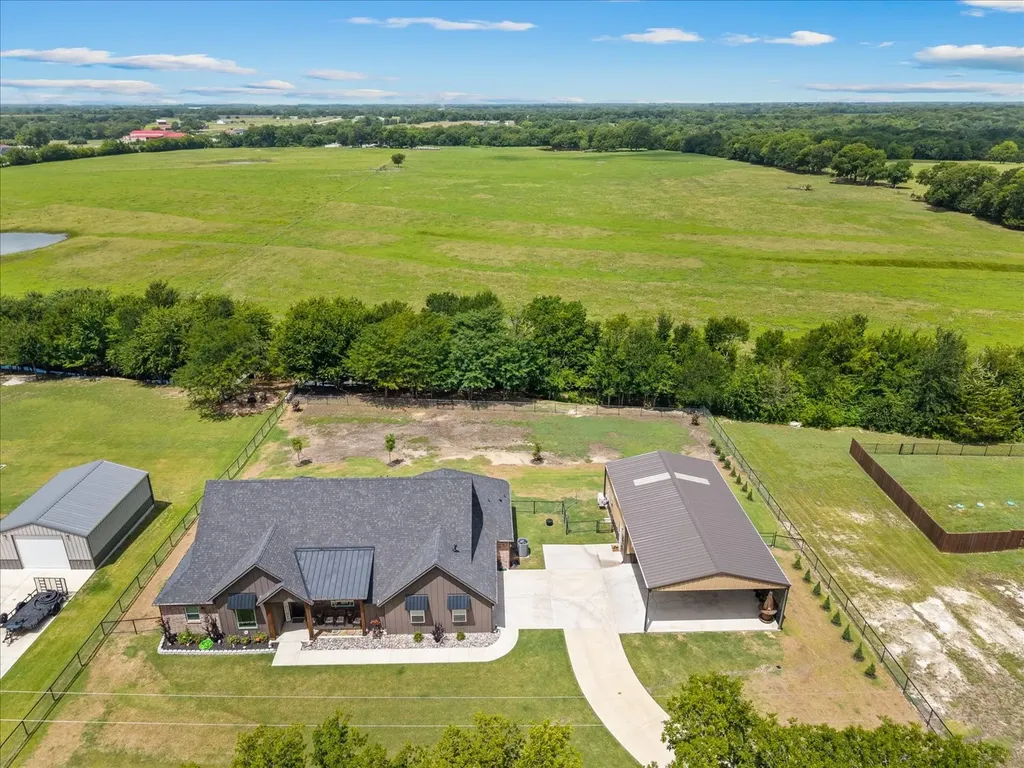 381 County Road 4945 Leonard TX 75452