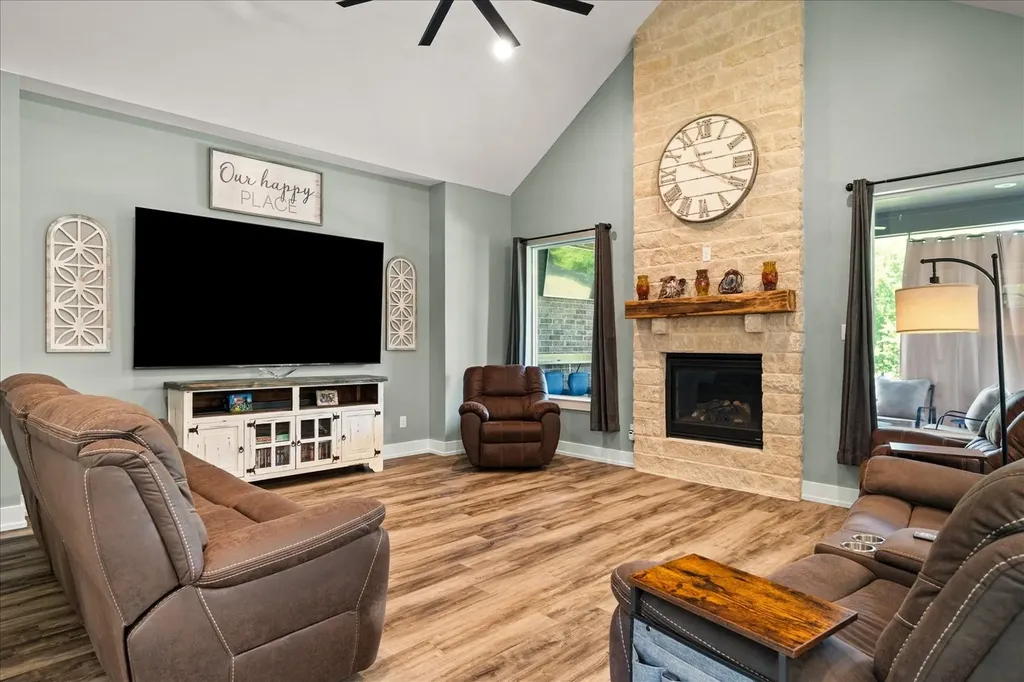 381 County Road 4945 Leonard TX 75452