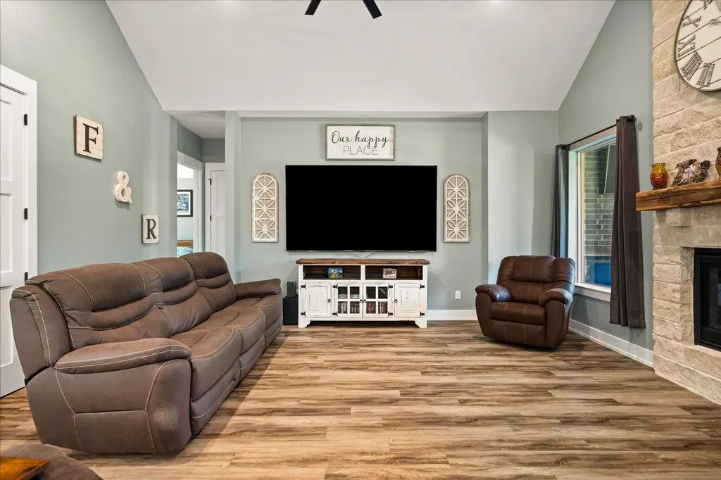 381 County Road 4945 Leonard TX 75452