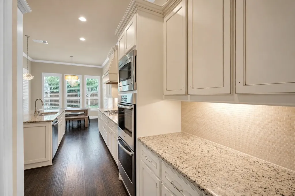 1115 Blue Lake Boulevard Arlington TX 76005