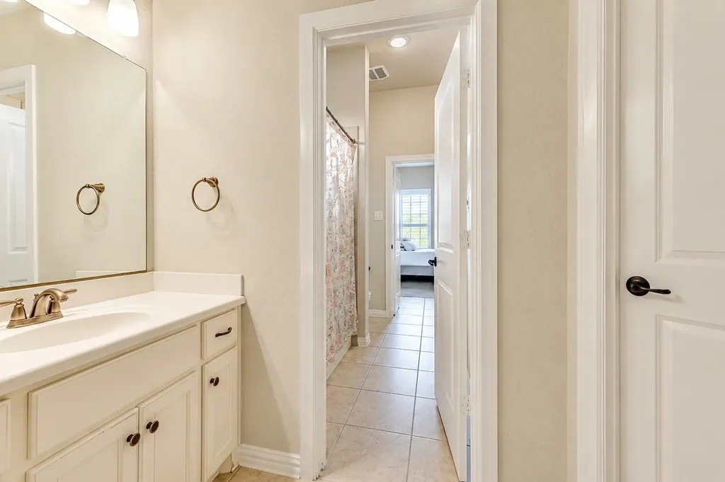 1115 Blue Lake Boulevard Arlington TX 76005