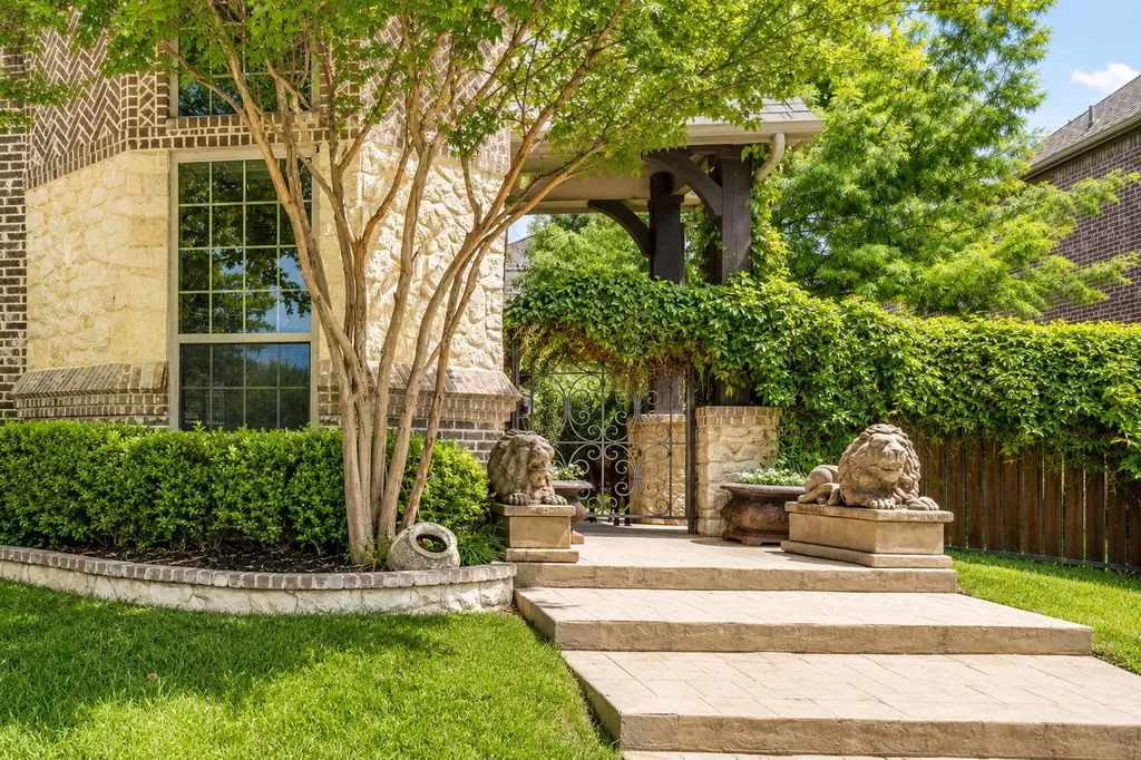 1115 Blue Lake Boulevard Arlington TX 76005