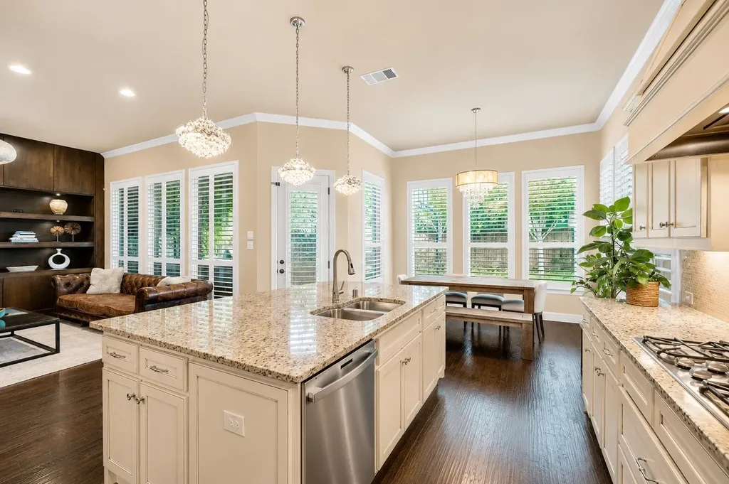 1115 Blue Lake Boulevard Arlington TX 76005