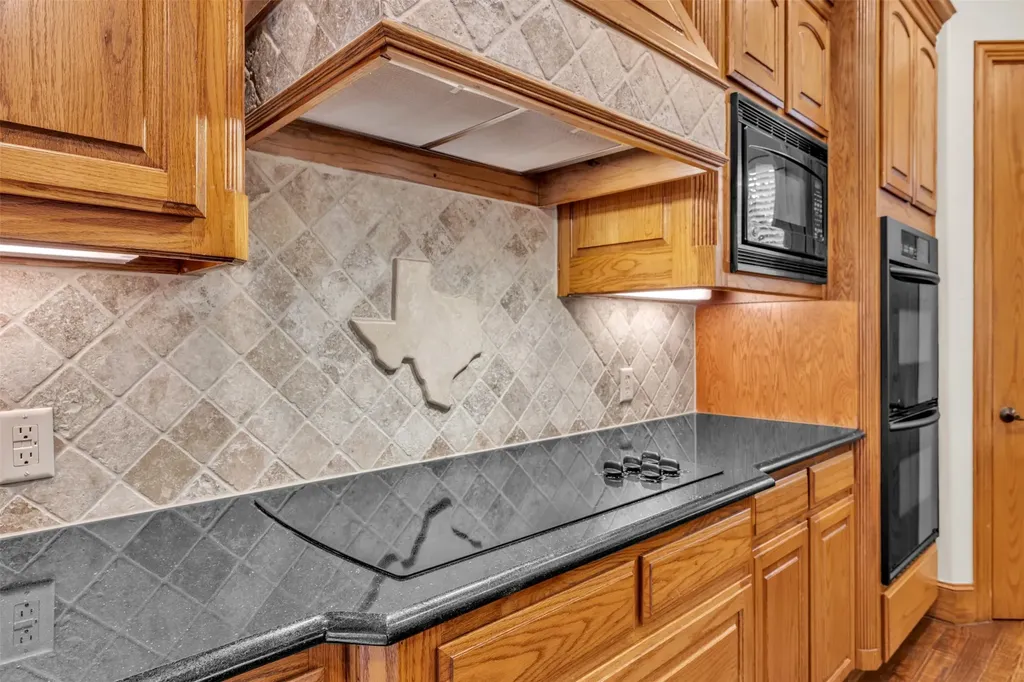 140 Eagles Peak Lane Double Oak TX 75077