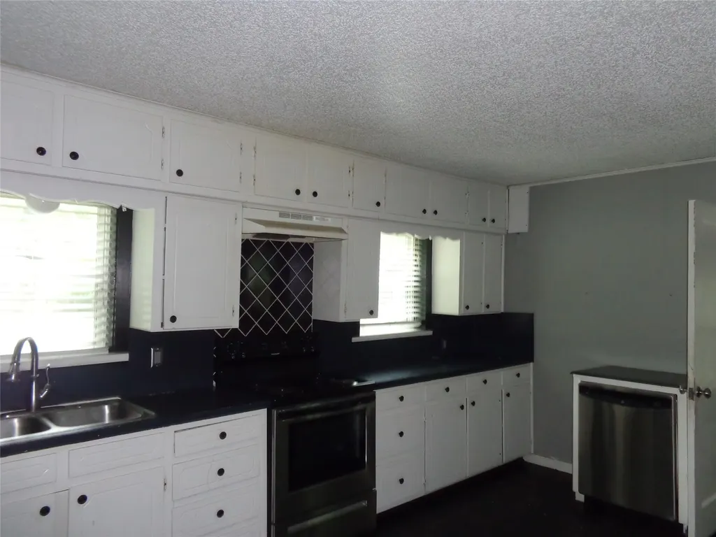 301 S 4th Street Grandview TX 76050
