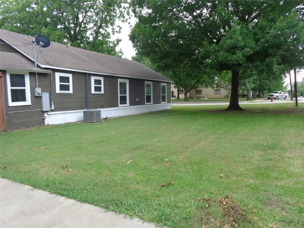 301 S 4th Street Grandview TX 76050