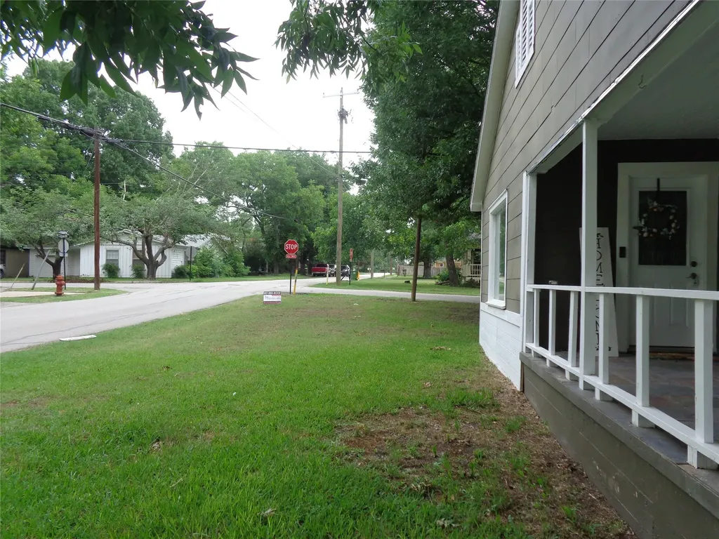 301 S 4th Street Grandview TX 76050