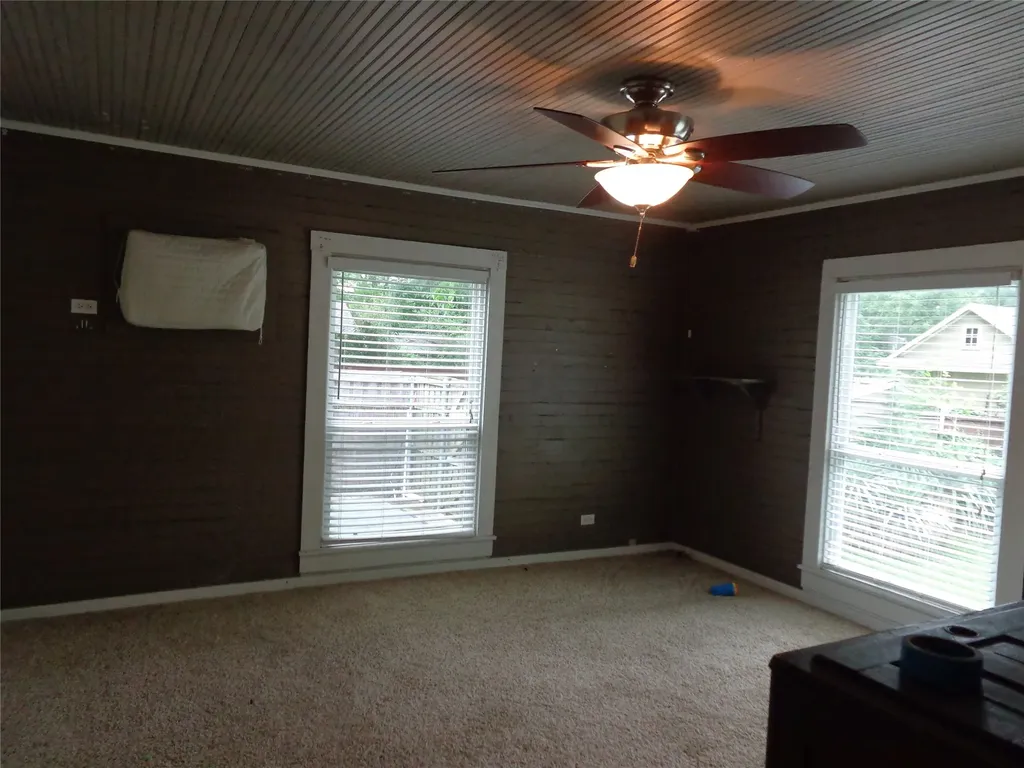 301 S 4th Street Grandview TX 76050