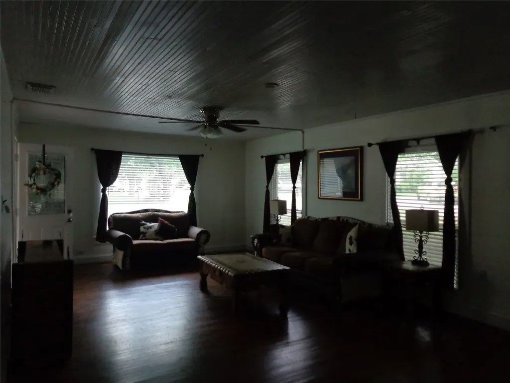 301 S 4th Street Grandview TX 76050