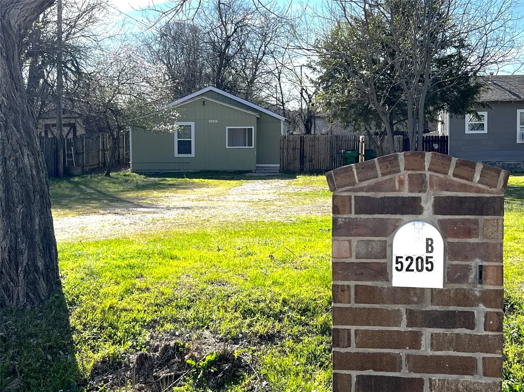 5205 Calloway Street Sansom Park TX 76114