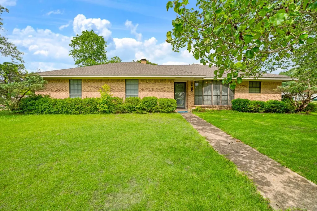 615 N Main Street Bogata TX 75417