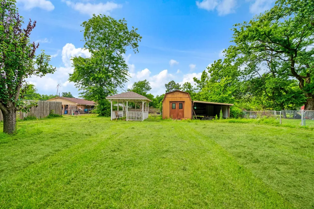 615 N Main Street Bogata TX 75417
