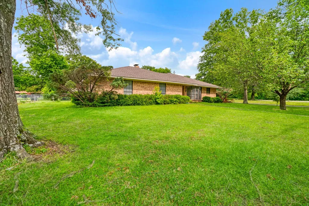 615 N Main Street Bogata TX 75417