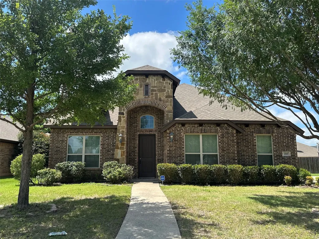 210 Debbie Way Red Oak TX 75154