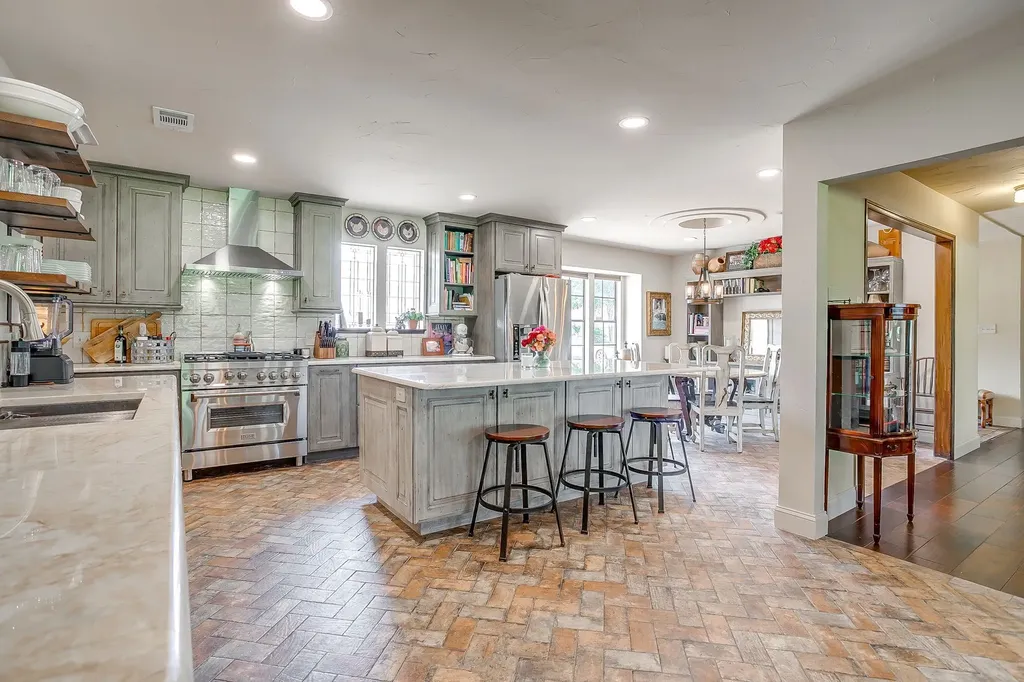 3929 Diamond Loch W North Richland Hills TX 76180