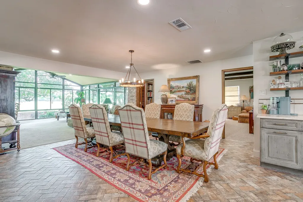 3929 Diamond Loch W North Richland Hills TX 76180