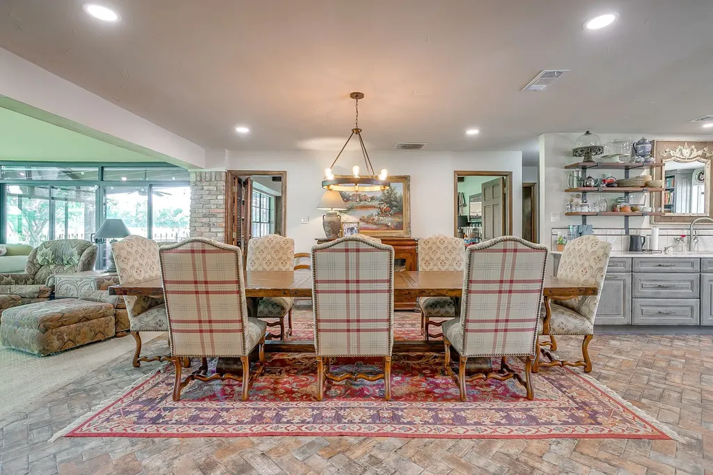 3929 Diamond Loch W North Richland Hills TX 76180
