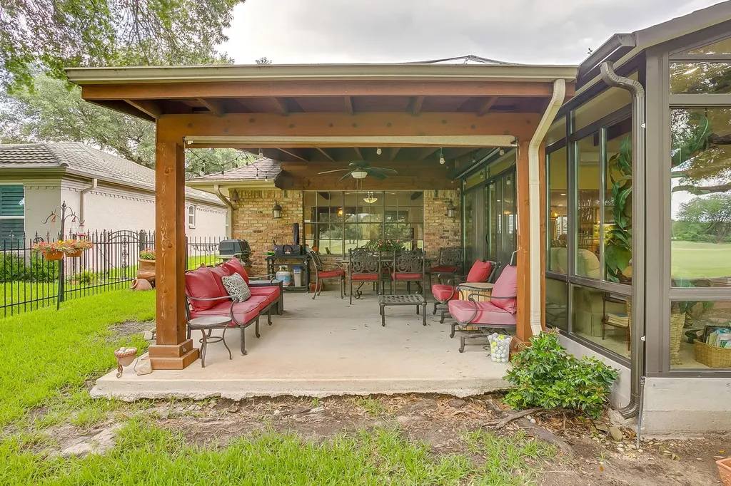 3929 Diamond Loch W North Richland Hills TX 76180