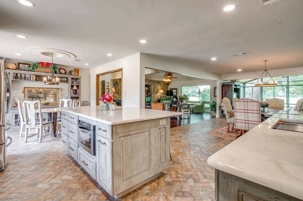 3929 Diamond Loch W North Richland Hills TX 76180