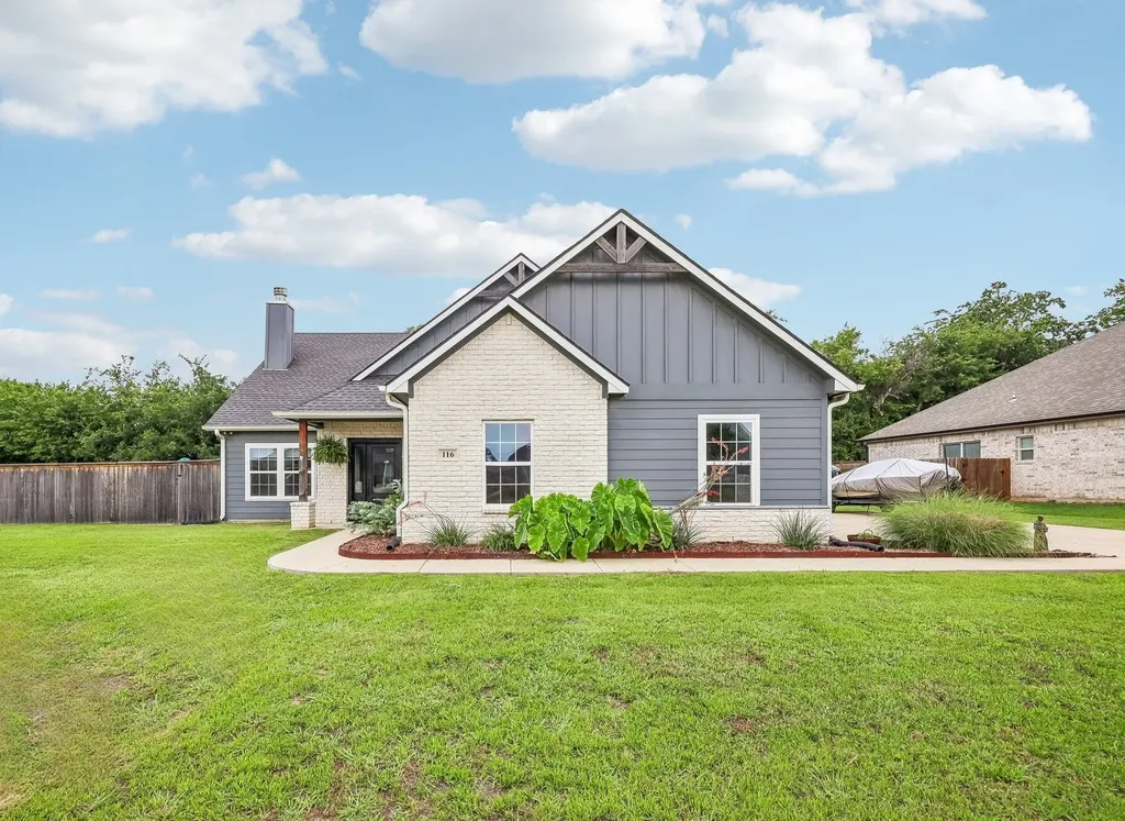 116 E Bexar Street Mabank TX 75147