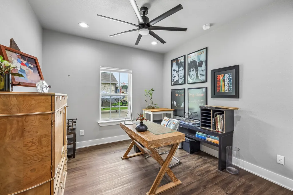 116 E Bexar Street Mabank TX 75147