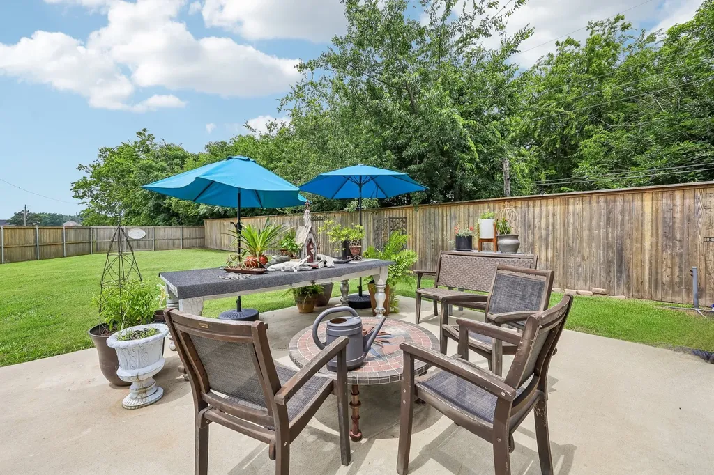 116 E Bexar Street Mabank TX 75147